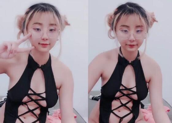 眼 镜 妹 子 情 趣 装啪 啪 上 位骑 坐 晃 动 圆 润 大 奶 子 绑 住 双 手 扶 着 屁 股 抽 插 猛 操 无 毛 逼 逼 掰 穴 震 动 棒 插 入