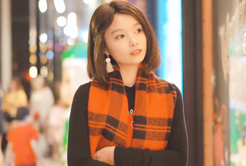 清纯美女诱惑自慰,不容过错